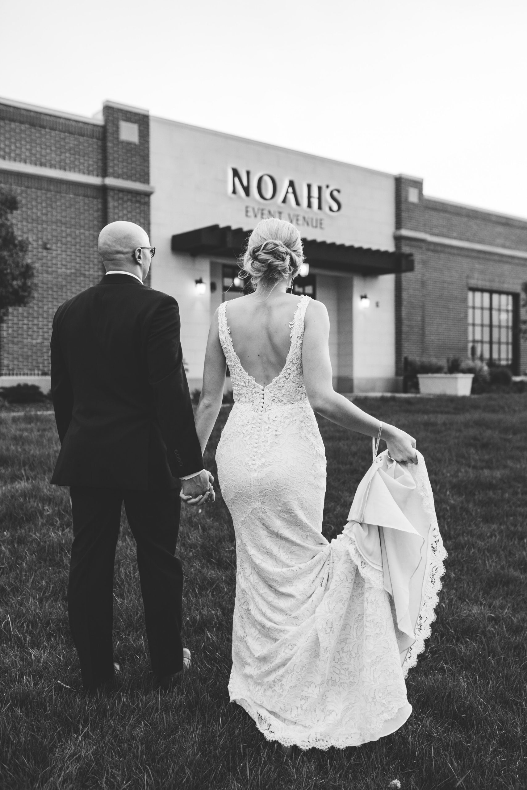 Amber + Nick - Modern Spring Wedding at Noah's Wichita, Kansas144.jpg
